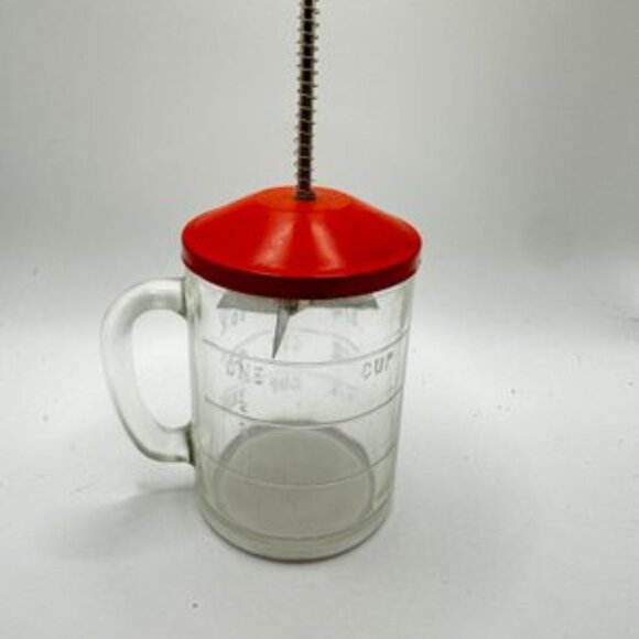 Vintage Style Hand Crank Egg Beater Mixer Red Lid Glass Measuring Cup - Picture 3 of 5